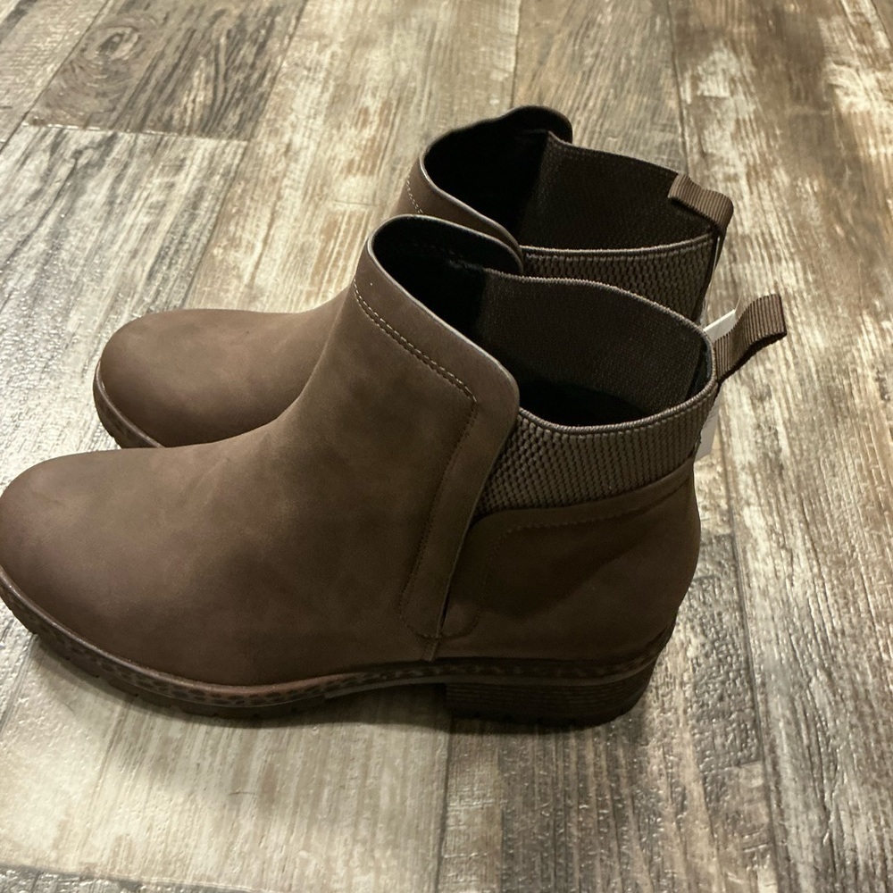 Elegant Brown Ankle Booties Size 8 - Picture 12 of 16